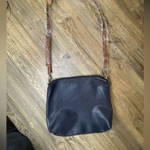 Charleston Bags softer Navy Cross body